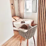 Apartment Cosy Easy Check-in 10 Min Parking Wifi Rapide